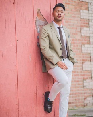 Comment porter des chaussettes multicolores pour un style chic decontractés quand il fait chaud