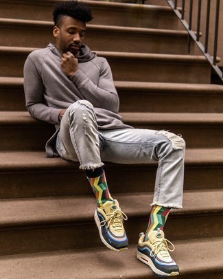 Comment porter des chaussettes multicolores