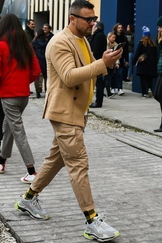 Comment porter des chaussettes multicolores