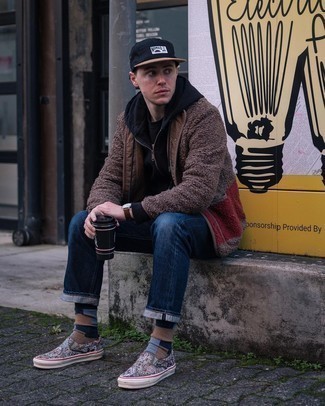 Comment porter des chaussettes multicolores pour un style decontractés