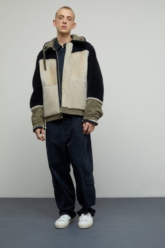 Comment porter un pull multicolore pour un style decontractés au printemps