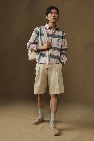 Comment porter un pull multicolore pour un style chic decontractés quand il fait chaud à 30 ans