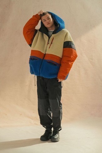 Comment porter un pull multicolore en automne