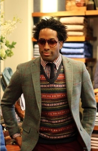 Comment porter un pull multicolore en automne