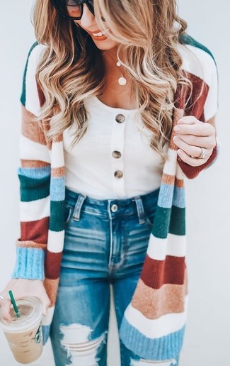 Comment porter un pull multicolore