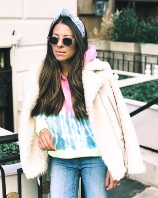 Comment porter un pull multicolore quand il fait froid