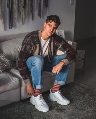 Comment porter un pull multicolore pour un style decontractés au printemps