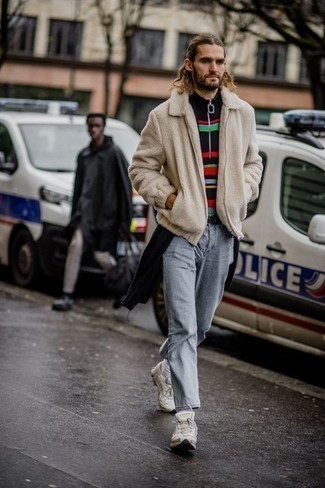 Comment porter un pull multicolore pour un style decontractés au printemps à 30 ans