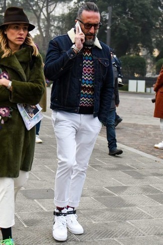 Comment porter un pull multicolore pour un style decontractés quand il fait chaud après 50 ans