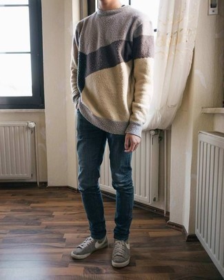 Comment porter un pull multicolore quand il fait chaud à 20 ans