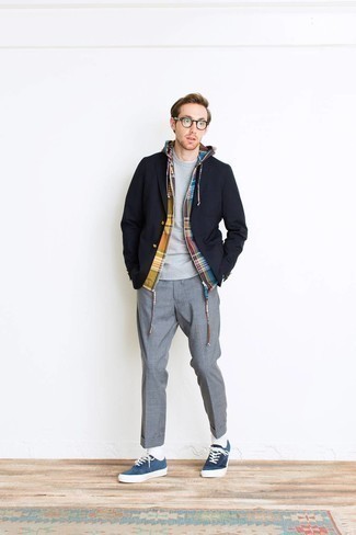 Comment porter un pull multicolore pour un style chic decontractés quand il fait chaud à 30 ans