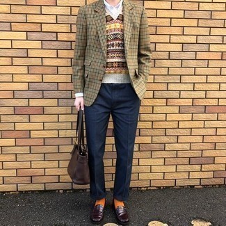 Comment porter un pull multicolore pour un style chic decontractés quand il fait chaud à 30 ans