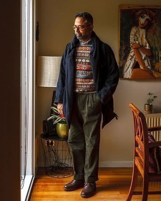 Comment porter un pull multicolore pour un style chic decontractés quand il fait chaud après 50 ans