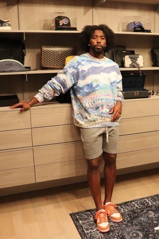 Comment porter un pull multicolore pour un style relax en automne
