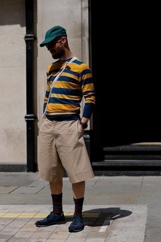Comment porter un pull multicolore en été à 30 ans