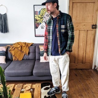 Comment porter des chaussettes imprimé tie-dye multicolores