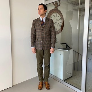 Comment porter une cravate multicolore au printemps