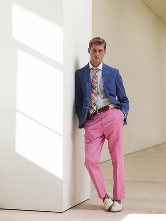Comment porter une cravate multicolore