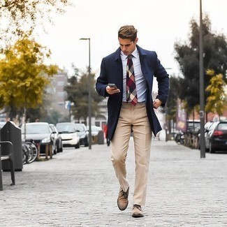 Comment porter une cravate multicolore au printemps
