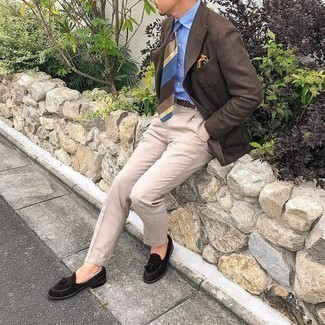 Comment porter une cravate multicolore au printemps