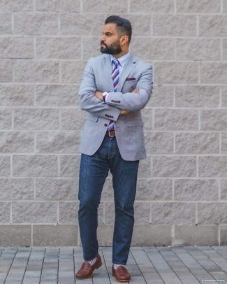 Comment porter une cravate multicolore pour un style chic decontractés à 30 ans