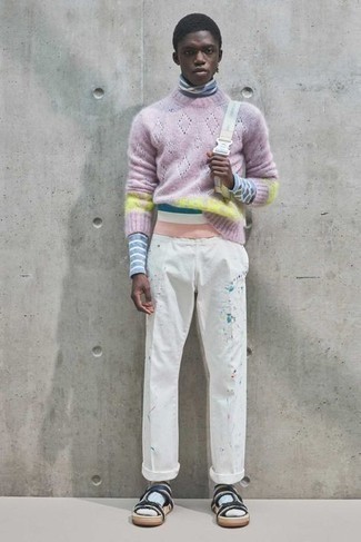 Comment porter un pull à col roulé multicolore en été
