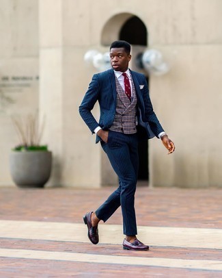 Comment porter un gilet multicolore
