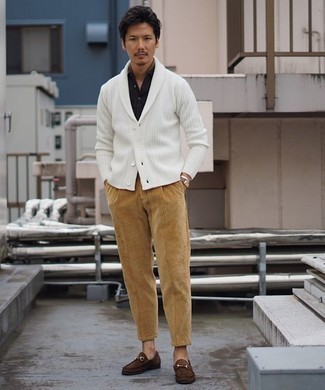 Comment porter une montre multicolore pour un style chic decontractés quand il fait chaud