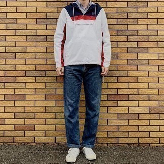 Comment porter un coupe-vent multicolore pour un style decontractés