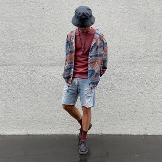 Comment porter un coupe-vent multicolore pour un style relax quand il fait chaud