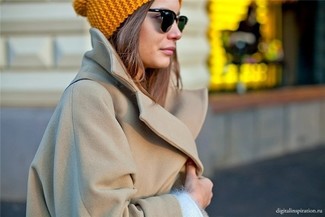 Comment porter un bonnet moutarde