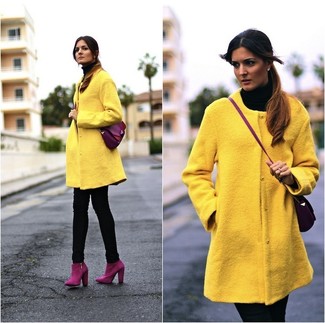 Comment porter un manteau moutarde pour un style elégantes