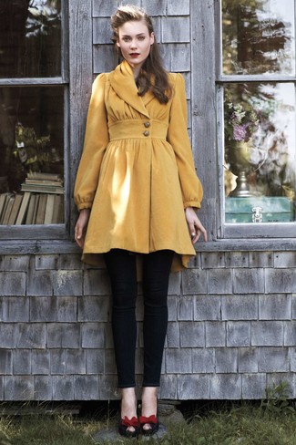 Comment porter un manteau moutarde