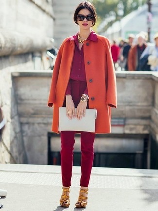 Comment porter un manteau moutarde pour un style elégantes