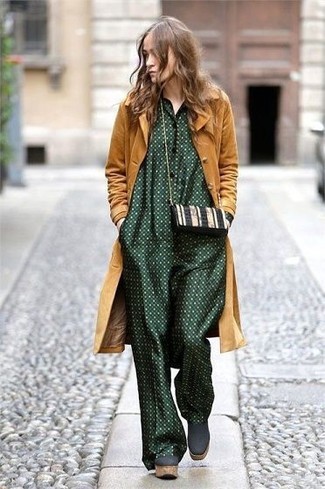 Comment porter un manteau moutarde