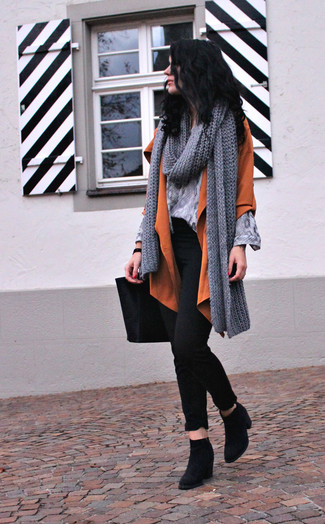 Comment porter un manteau moutarde pour un style chic decontractés