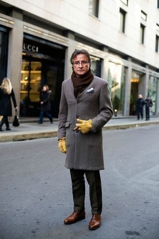 Comment porter des gants moutarde quand il fait froid après 50 ans