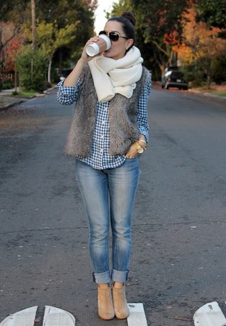 Comment porter une chemise de ville en vichy bleu marine et blanc avec un jean skinny bleu