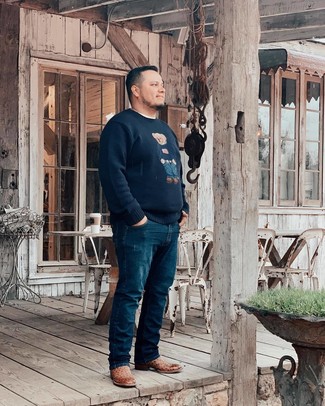 Comment porter un pull à col rond imprimé bleu marine et blanc