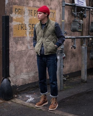 Comment porter un pull à col rond imprimé bleu marine et blanc