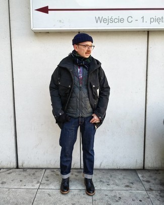 Comment porter un pull à col rond imprimé bleu marine et blanc