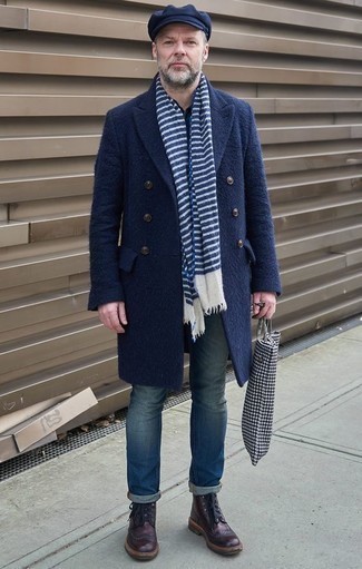 Comment porter un sac bleu marine pour un style chic decontractés quand il fait froid