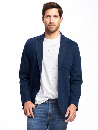 Comment porter un blazer bleu marine pour un style decontractés