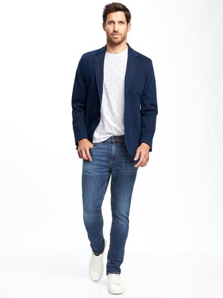 Comment porter un blazer bleu marine pour un style decontractés