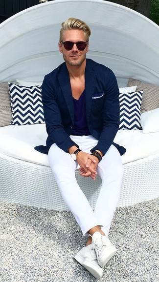 Comment porter un blazer bleu marine pour un style decontractés