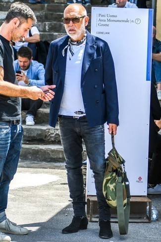Comment porter un blazer bleu marine pour un style decontractés