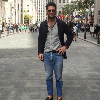 Comment porter un blazer bleu marine pour un style decontractés