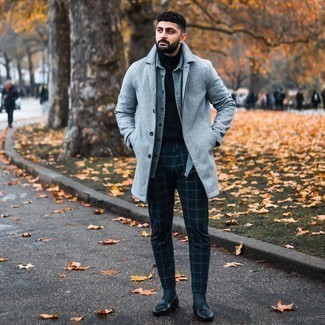 Comment porter un pantalon chino à carreaux bleu marine