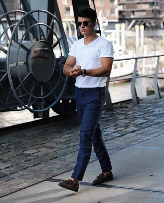 Comment porter un pantalon chino à carreaux bleu marine
