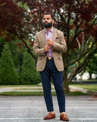 Comment porter un pantalon chino à carreaux bleu marine